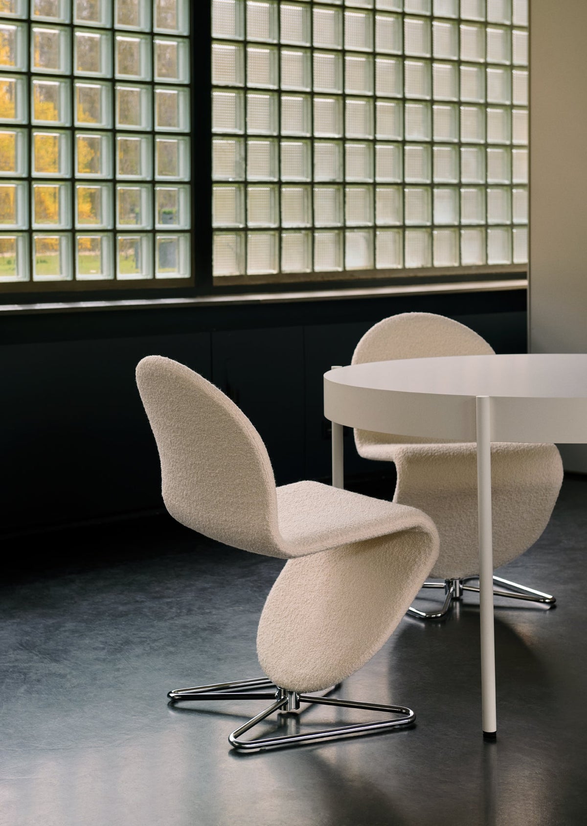 Table en métal et bois blanc 160cm Series 430 - Verpan - The Cool Republic