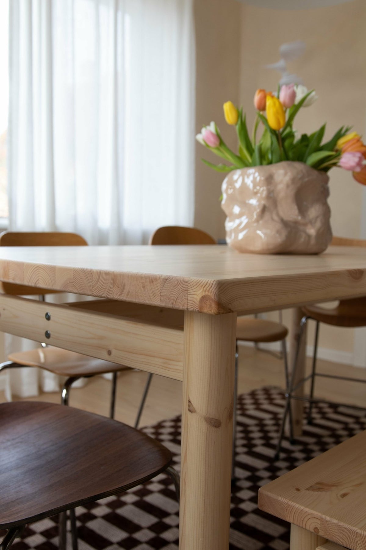 Table en pin clair laqué 150 x 85 cm Pace - Karup Design - The Cool Republic
