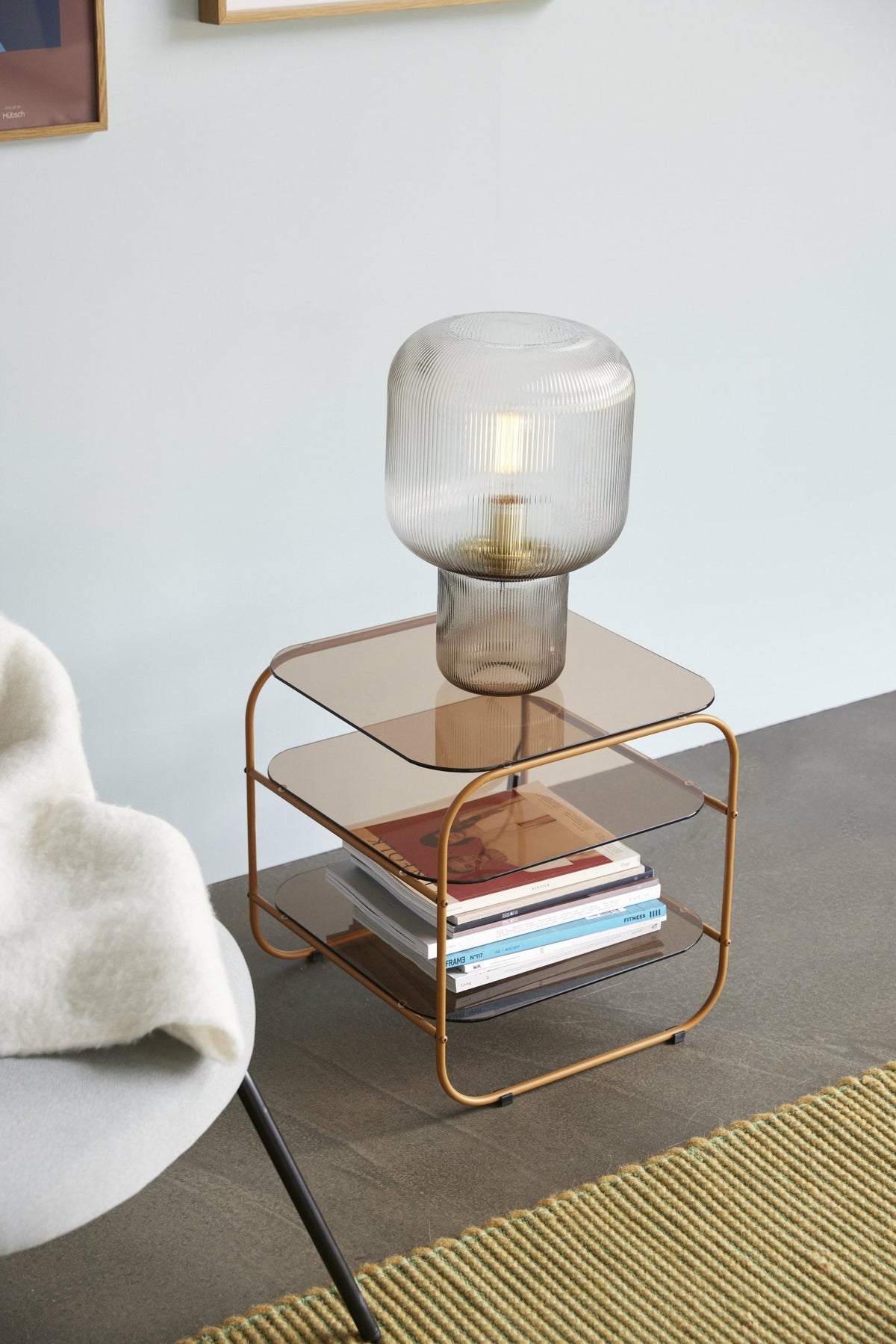 Table marron et orange en fer avec plateau en verre Echo - Hübsch - The Cool Republic