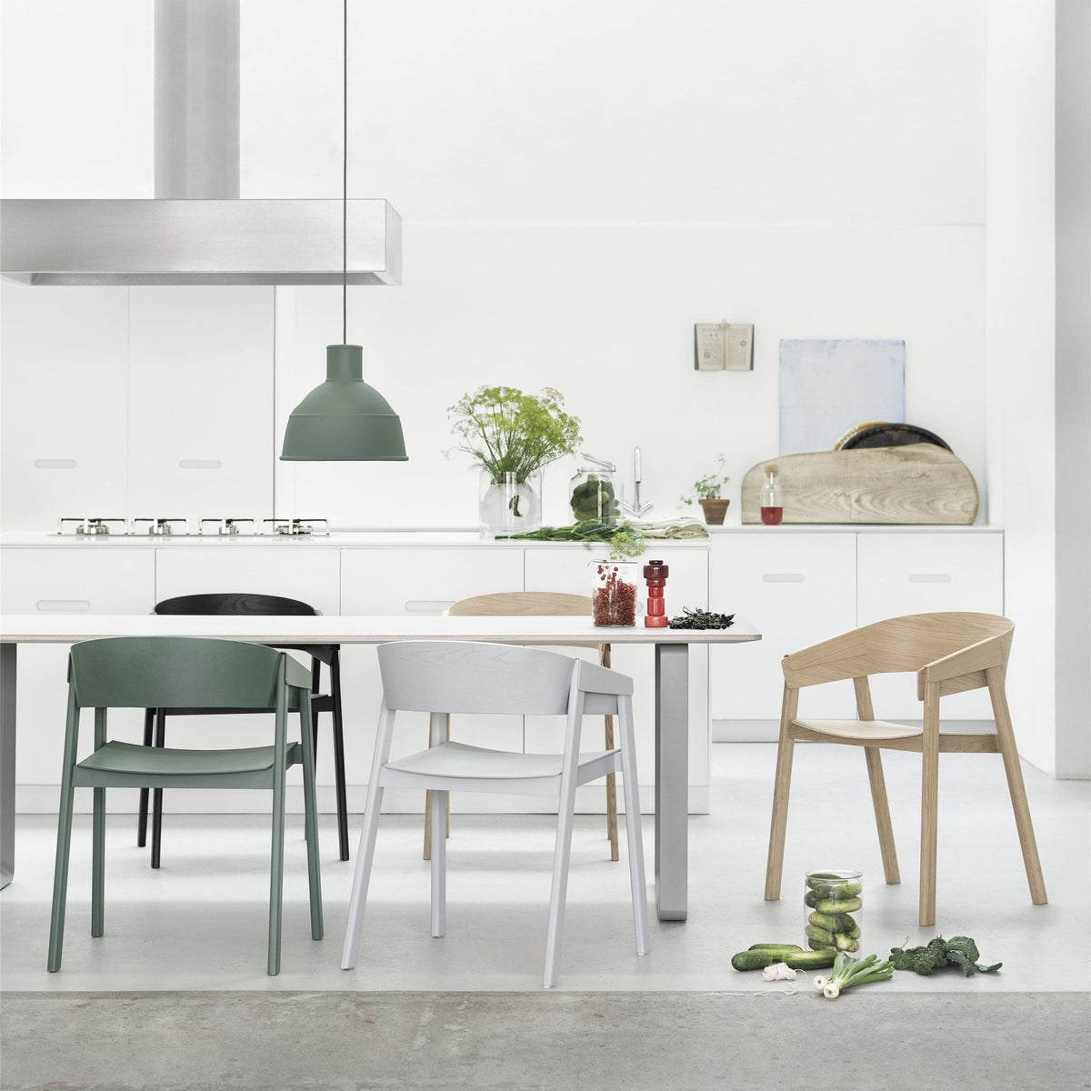 Table noire piétement blanc 170 cm 70-70 - Muuto - The Cool Republic