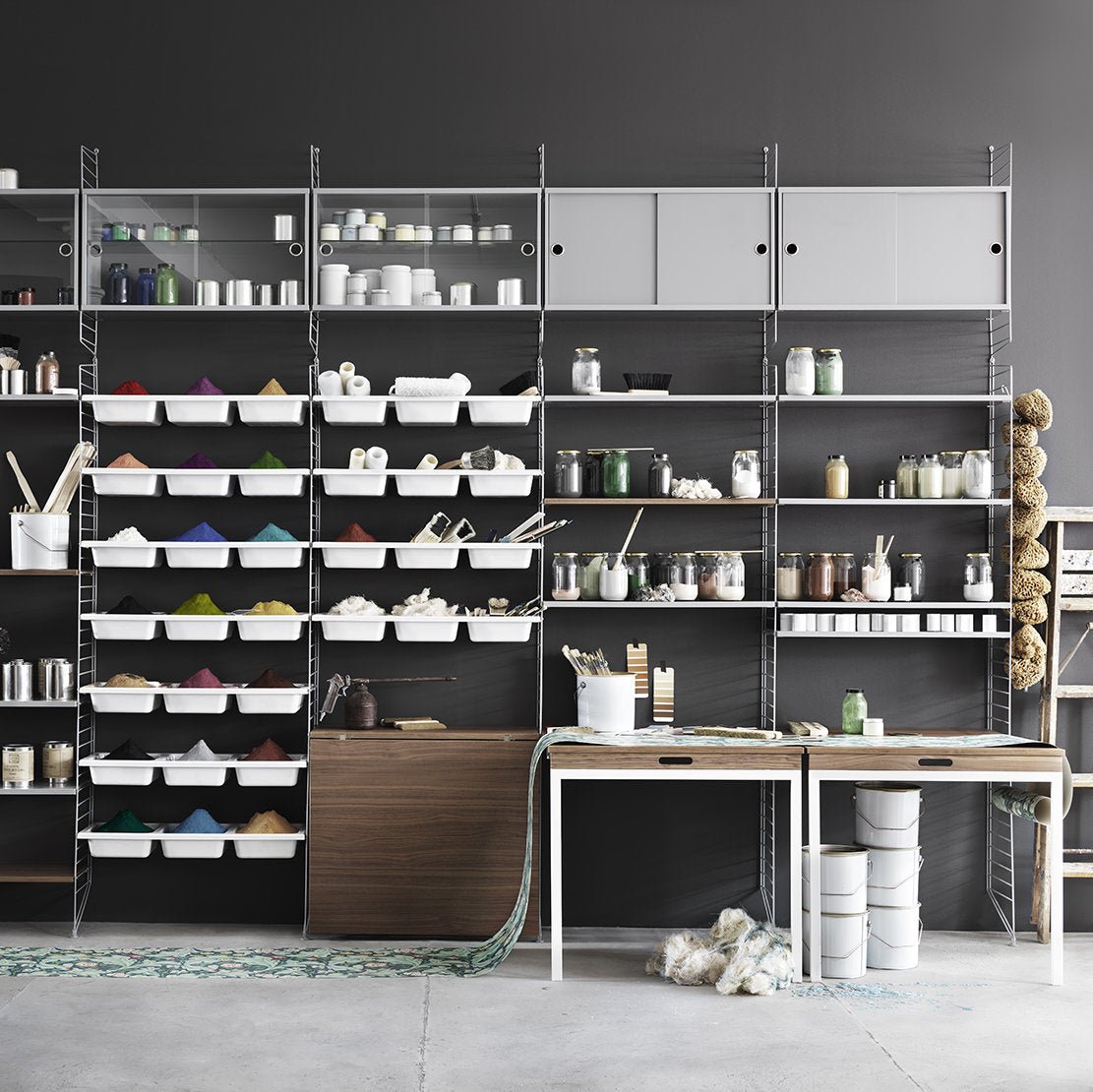 Table pliante en noyer et pieds blancs en acier - String furniture - The Cool Republic