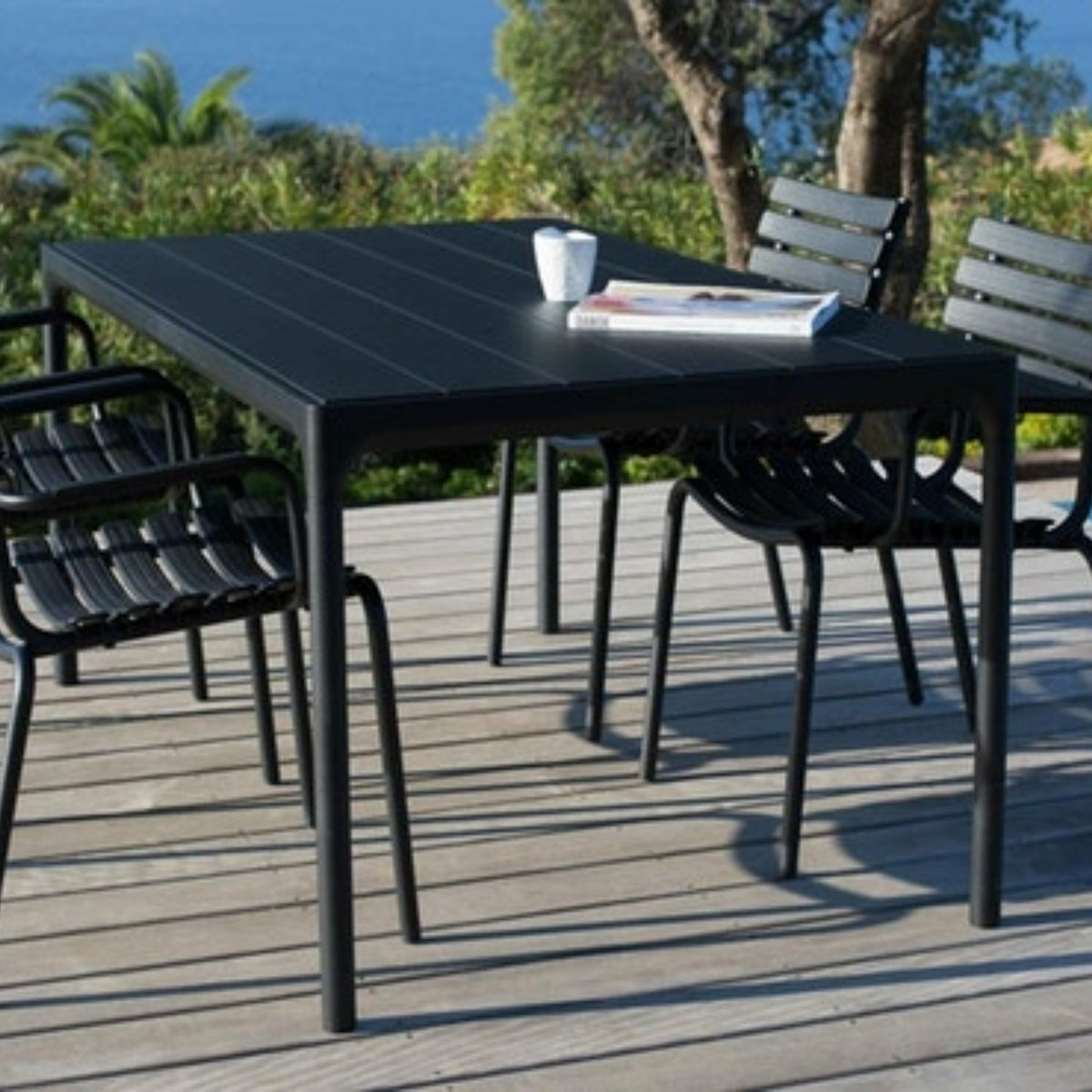 Table rectangulaire 160x90 cm en métal noir FOUR - Houe - The Cool Republic