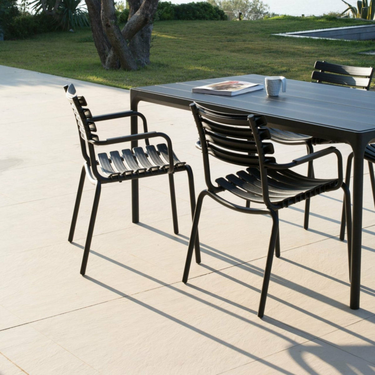 Table rectangulaire 160x90 cm en métal noir FOUR - Houe - The Cool Republic
