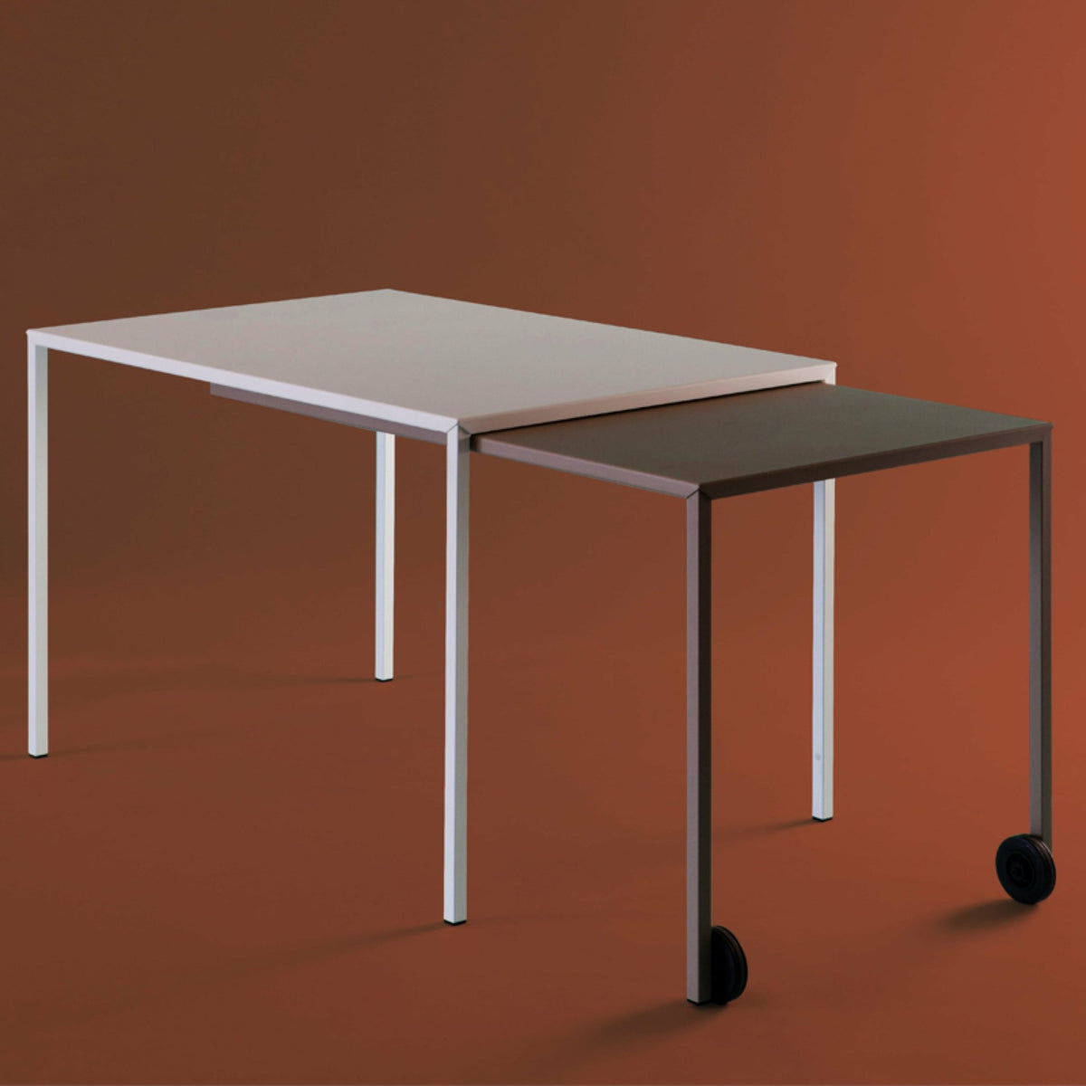 Table rectangulaire coulissante taupe et sable Rafale - Matière Grise - The Cool Republic