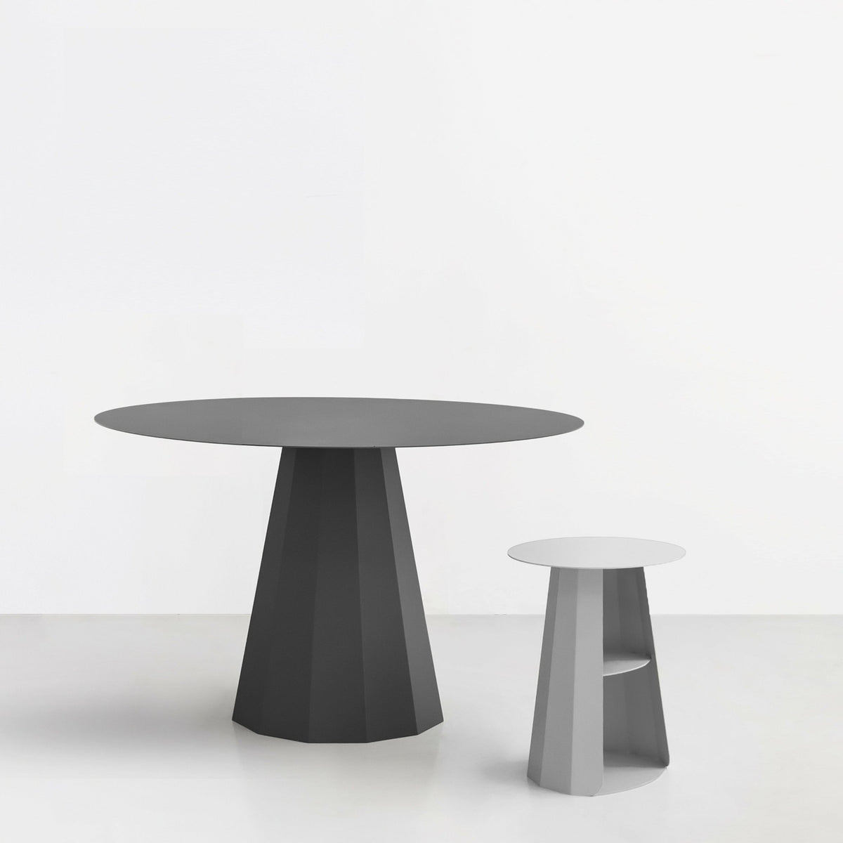 Table ronde en acier mat anthracite 80 cm Ankara - Matière Grise - The Cool Republic