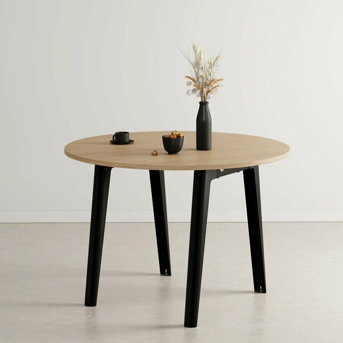 Cms Table Coding Table Round table in eco-certified oak D110 x 75 cm with black legs New ...