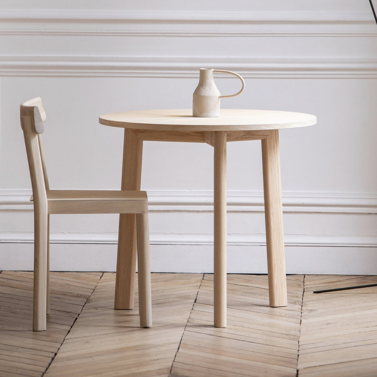 Table ronde en frêne Galta - Kann Design - The Cool Republic