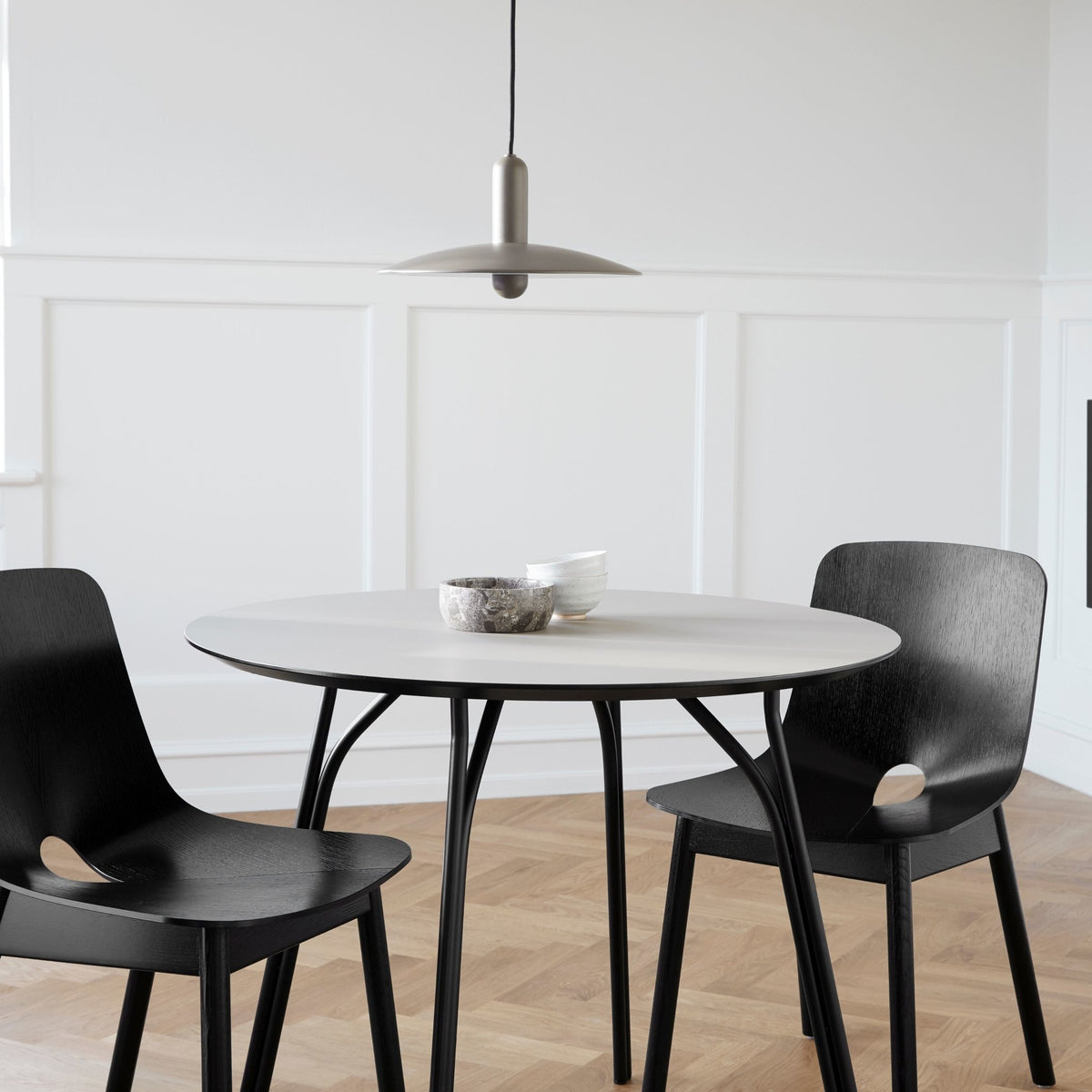 Table ronde taupe 90 cm Tree - Woud - The Cool Republic