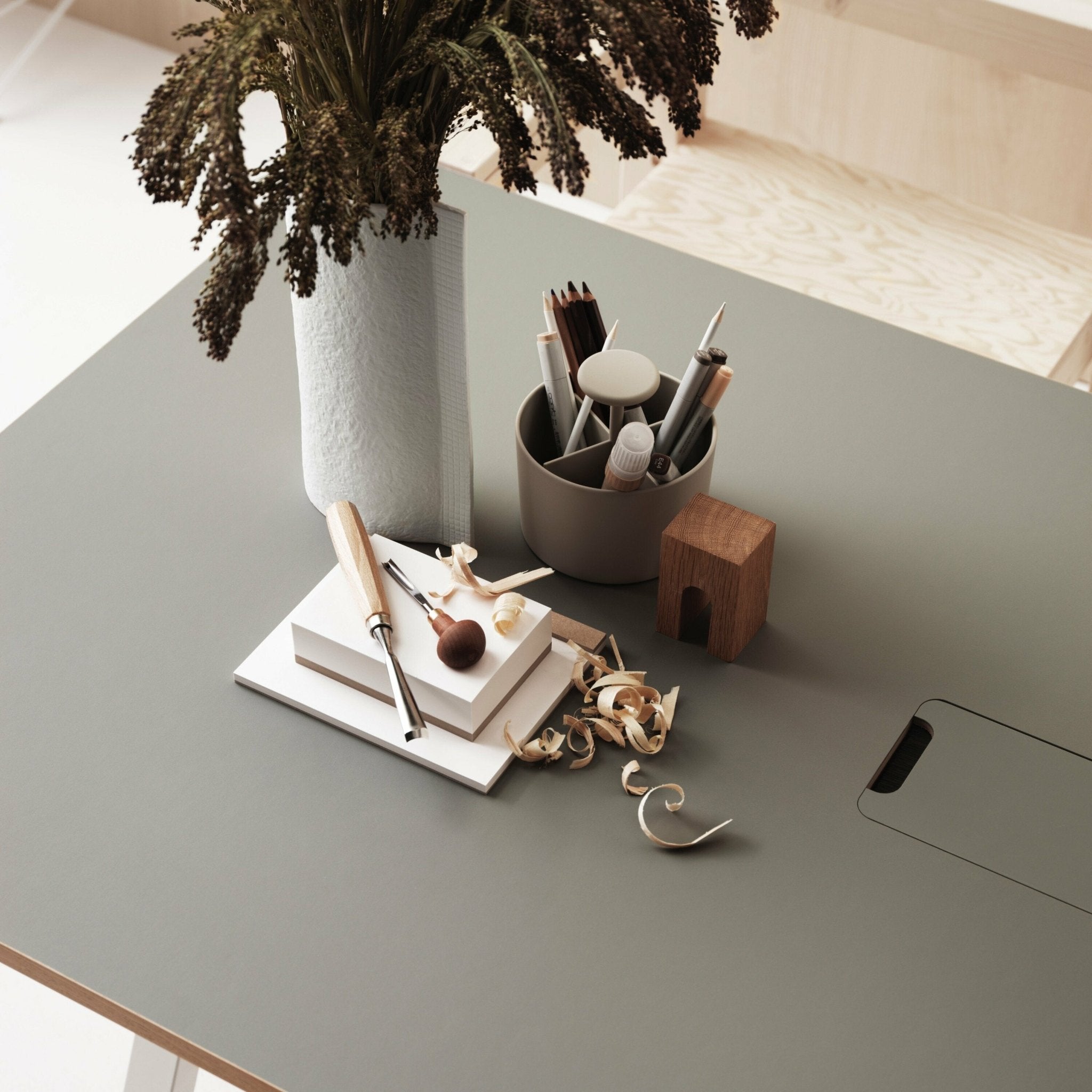 Tablette de bureau en lino gris clair 140 x 78 cm Works - String furniture - The Cool Republic