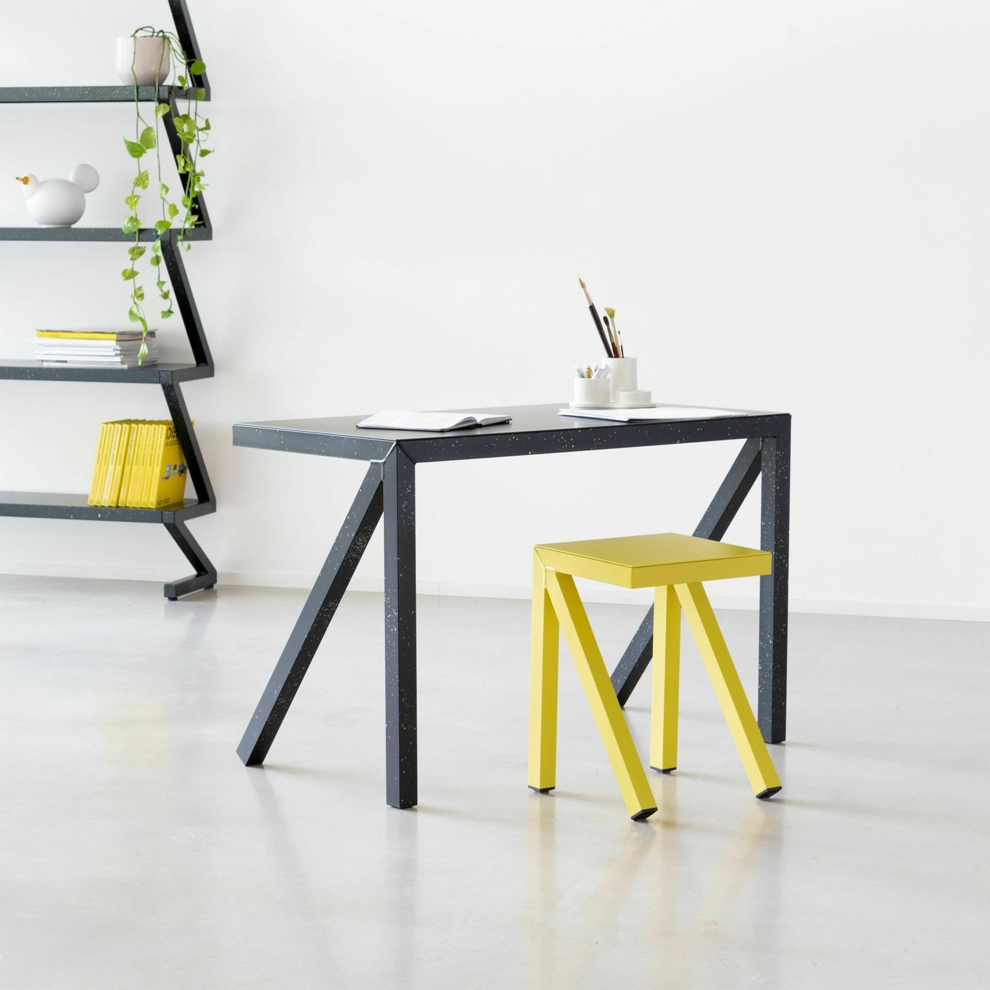 Tabouret bas jaune Bureaurama - Magis - The Cool Republic