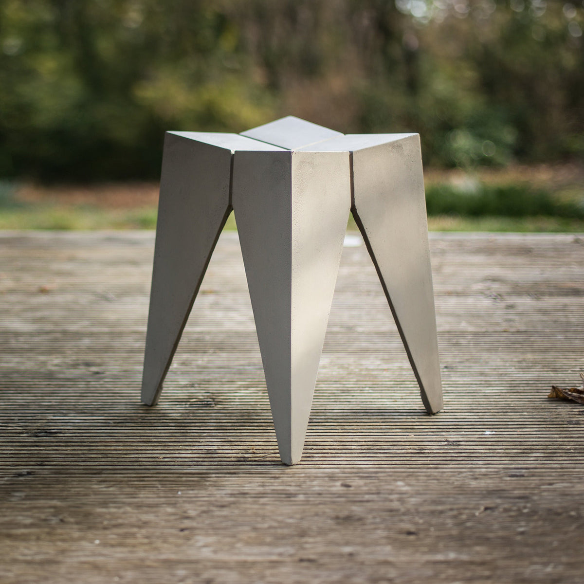 Contemporary concrete stool 35 x 35 x 45 Bridge - Lyon Béton - The Cool Republic
