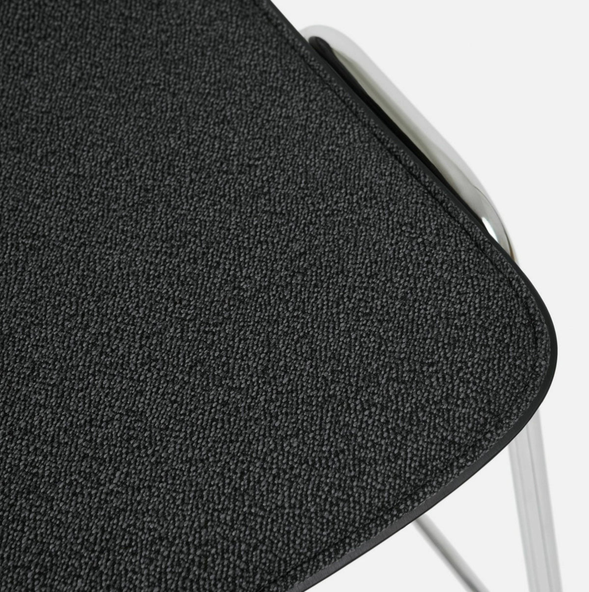 Tabouret de bar 65 cm en tissu noir et cadre argenté Touchwood - Hem - The Cool Republic