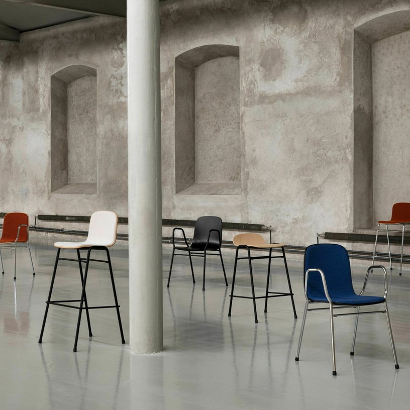 Tabouret de bar 65 cm en tissu rouge et cadre noir Touchwood - Hem - The Cool Republic