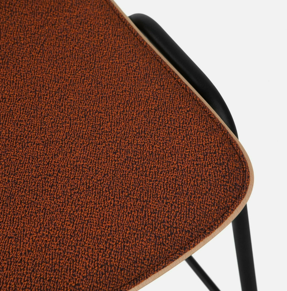 Tabouret de bar 65 cm en tissu rouge et cadre noir Touchwood - Hem - The Cool Republic
