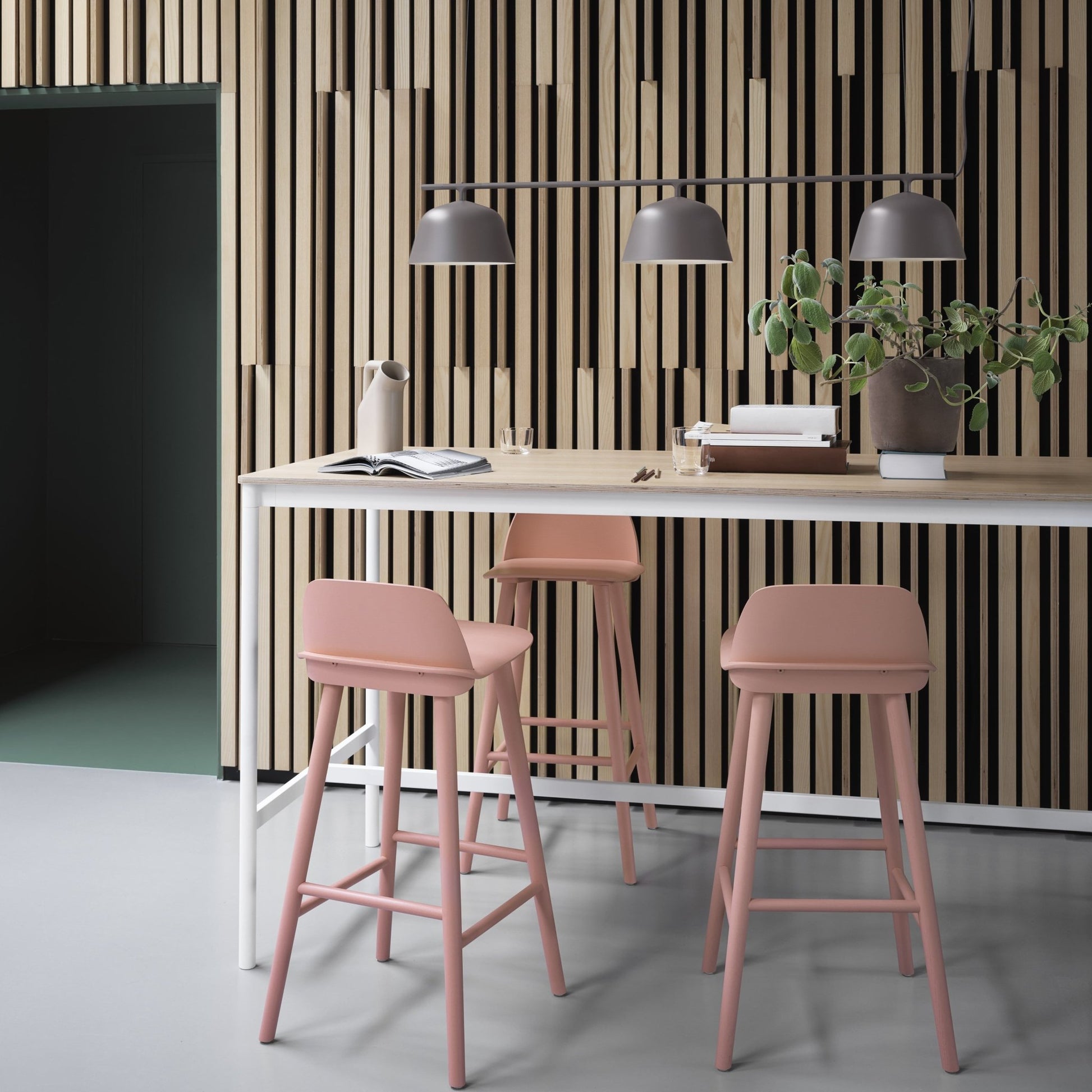 Tabouret de bar 65 cm rose Nerd - Muuto - The Cool Republic