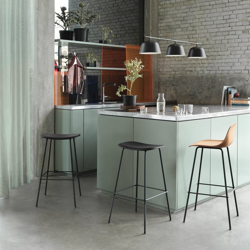 Tabouret de bar 65cm gris piétement en chêne Fiber - Muuto - The Cool Republic