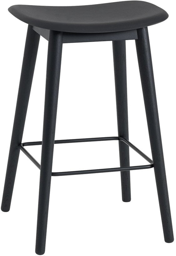 Tabouret de bar 65cm noir piétement en chêne Fiber - Muuto - The Cool Republic