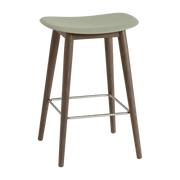 Tabouret de bar 65cm vert pâle piétement en chêne marron Fiber - Muuto - The Cool Republic
