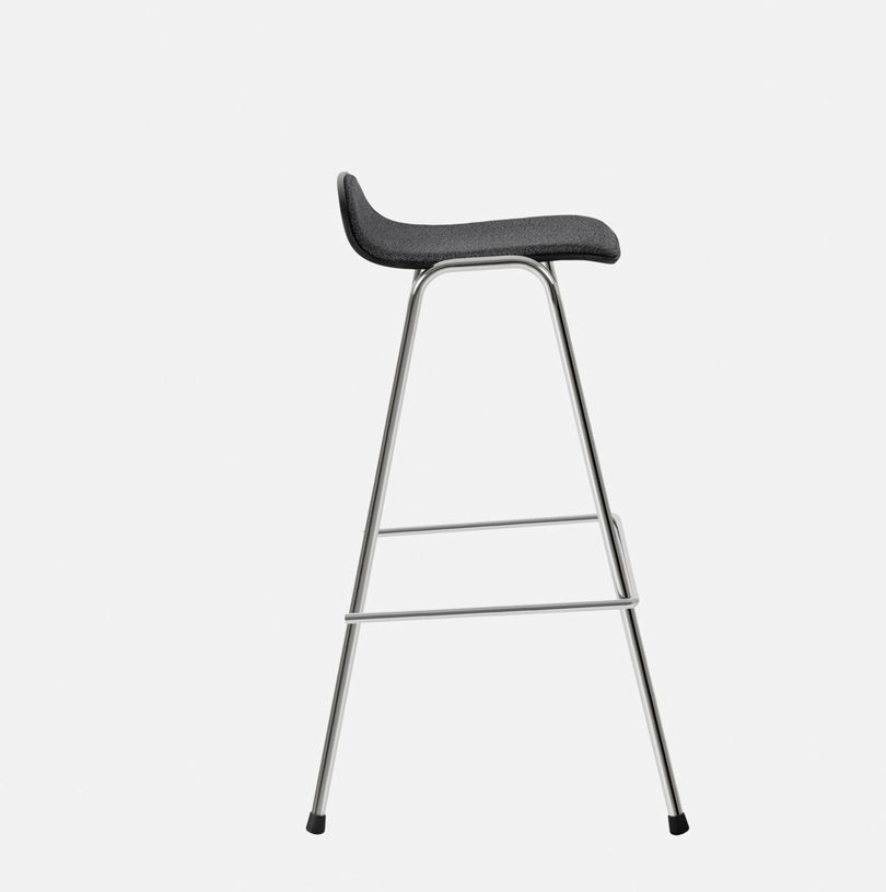 Tabouret de bar 75 cm en tissu noir et cadre argenté Touchwood - Hem - The Cool Republic