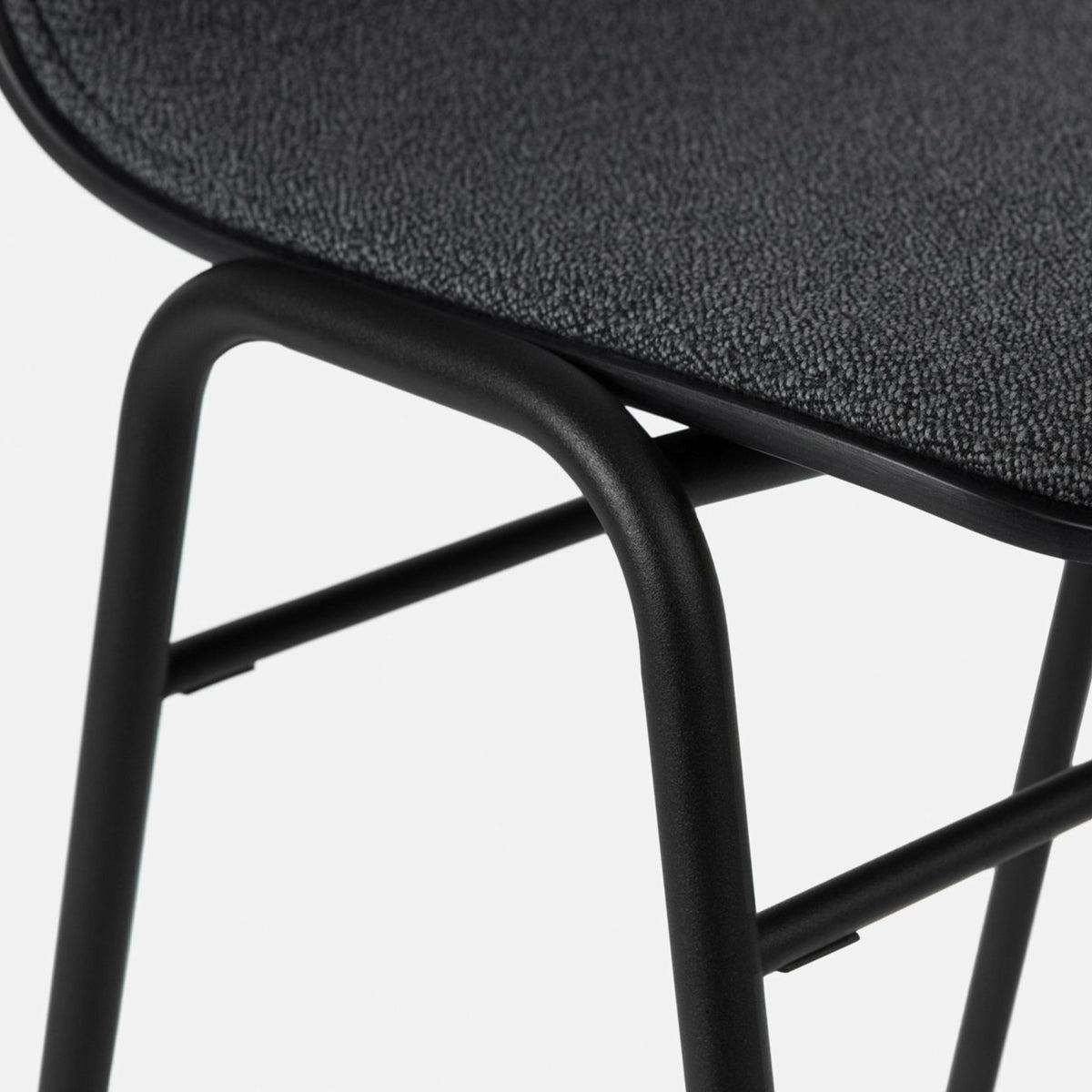Tabouret de bar 75 cm en tissu noir et cadre noir Touchwood - Hem - The Cool Republic