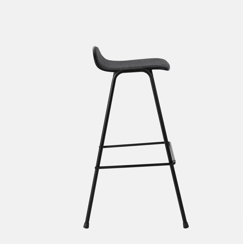 Tabouret de bar 75 cm en tissu noir et cadre noir Touchwood - Hem - The Cool Republic