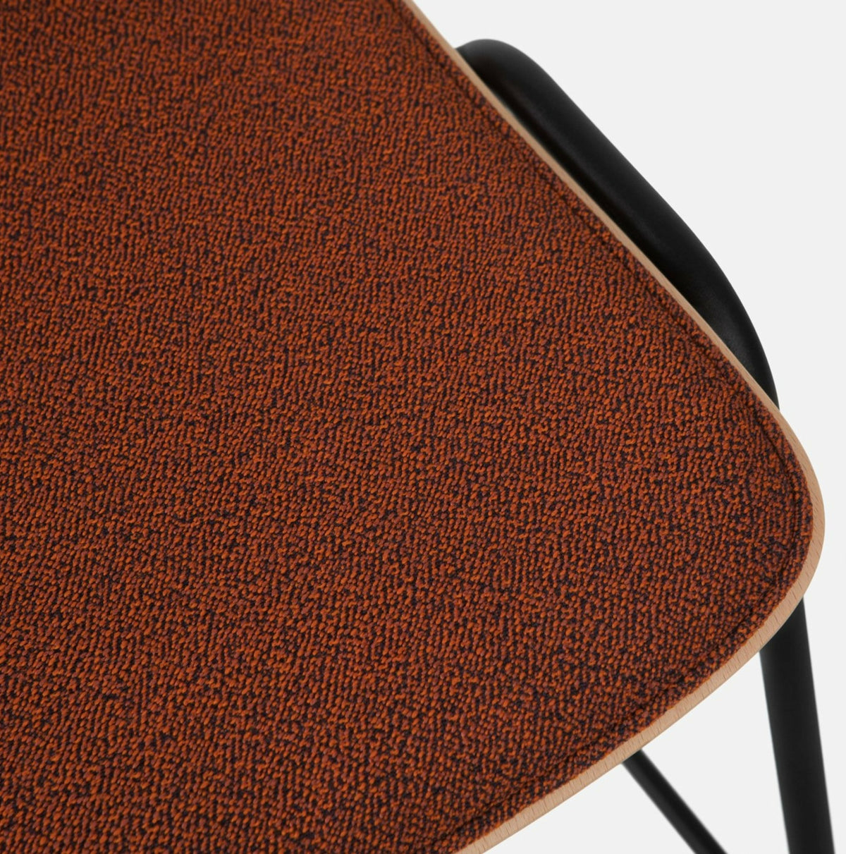 Tabouret de bar 75 cm en tissu rouge et cadre noir Touchwood - Hem - The Cool Republic