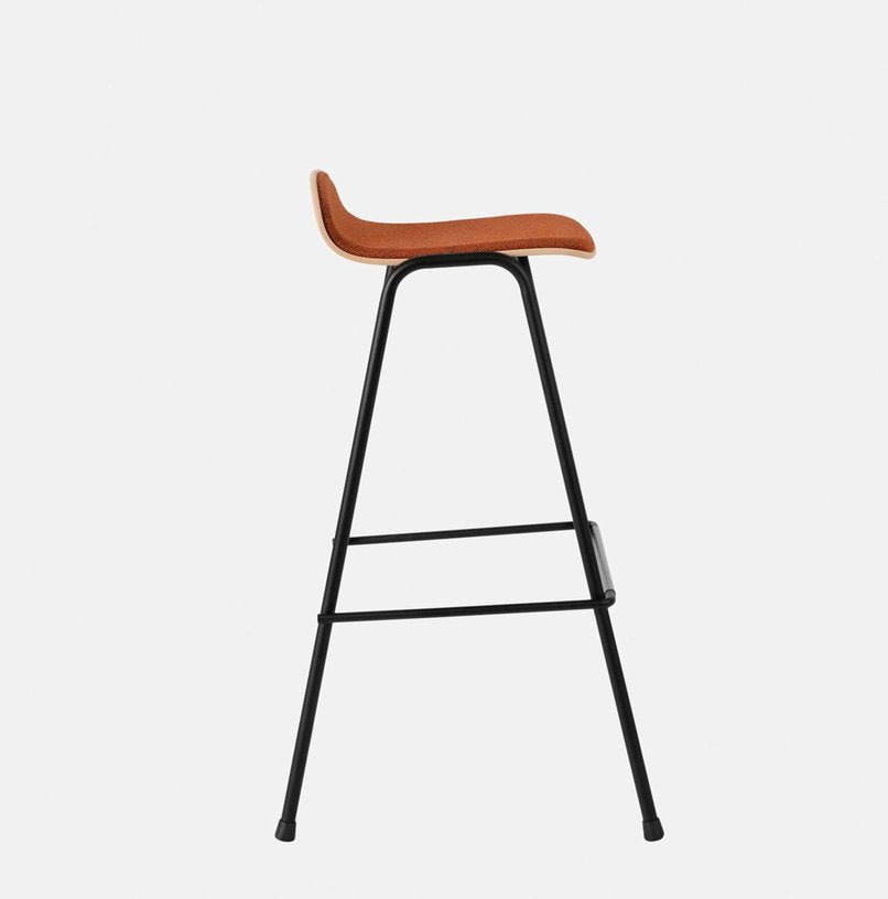 Tabouret de bar 75 cm en tissu rouge et cadre noir Touchwood - Hem - The Cool Republic