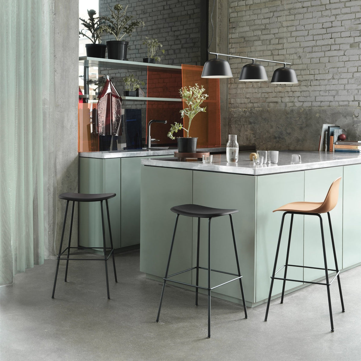 Tabouret de bar 75 cm noir piétement tubes Fiber - Muuto - The Cool Republic