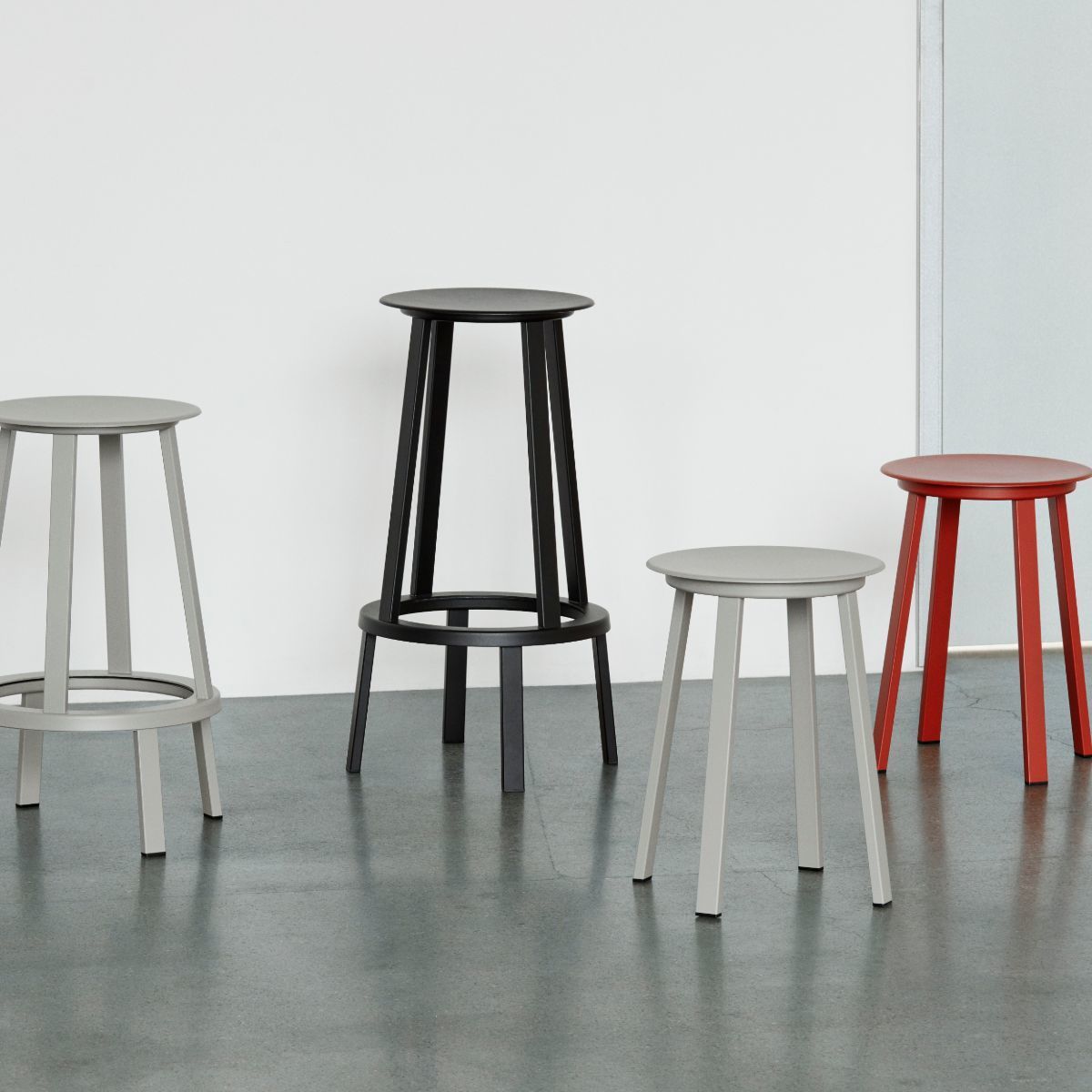 Tabouret de bar 75cm en aluminium noir Revolver - HAY - The Cool Republic