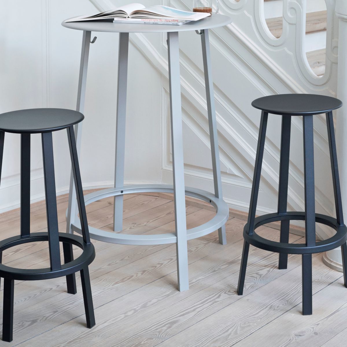 Tabouret de bar 75cm en aluminium noir Revolver - HAY - The Cool Republic