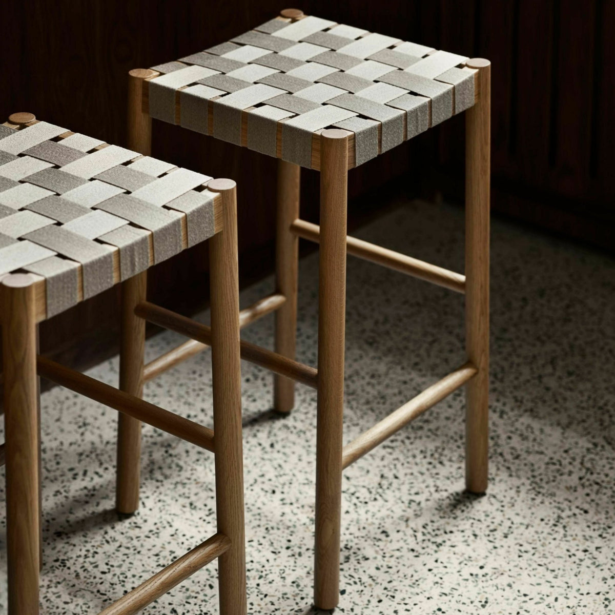 Tabouret de bar beige et piètement naturel Betty TK8 - &tradition - The Cool Republic