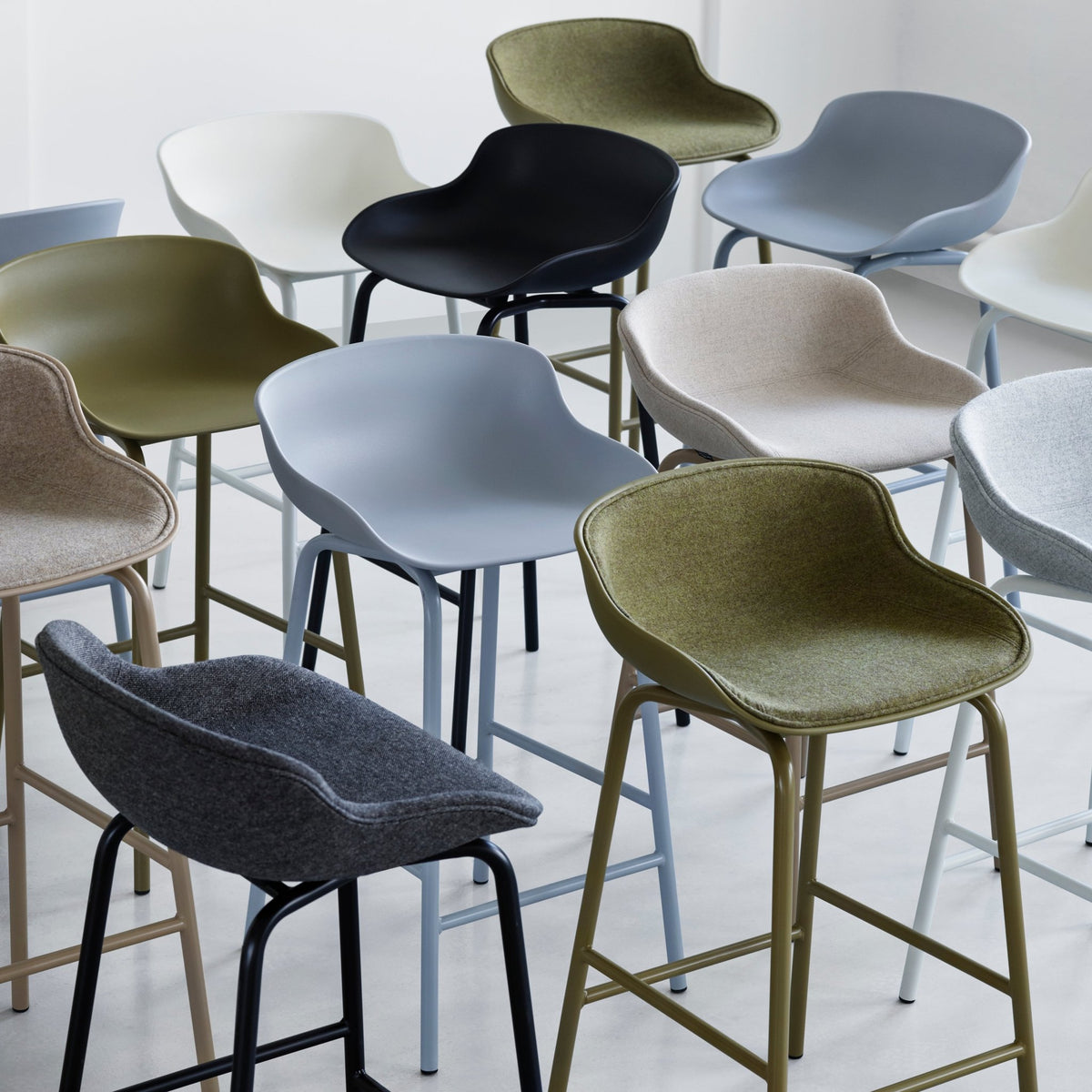 Tabouret de bar en acier et pp gris 75 cm Hyg - Normann Copenhagen - The Cool Republic