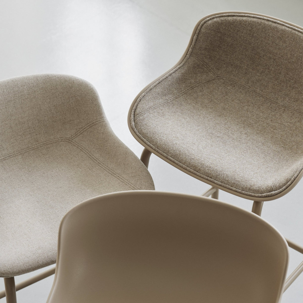Tabouret de bar en acier et pp gris 75 cm Hyg - Normann Copenhagen - The Cool Republic