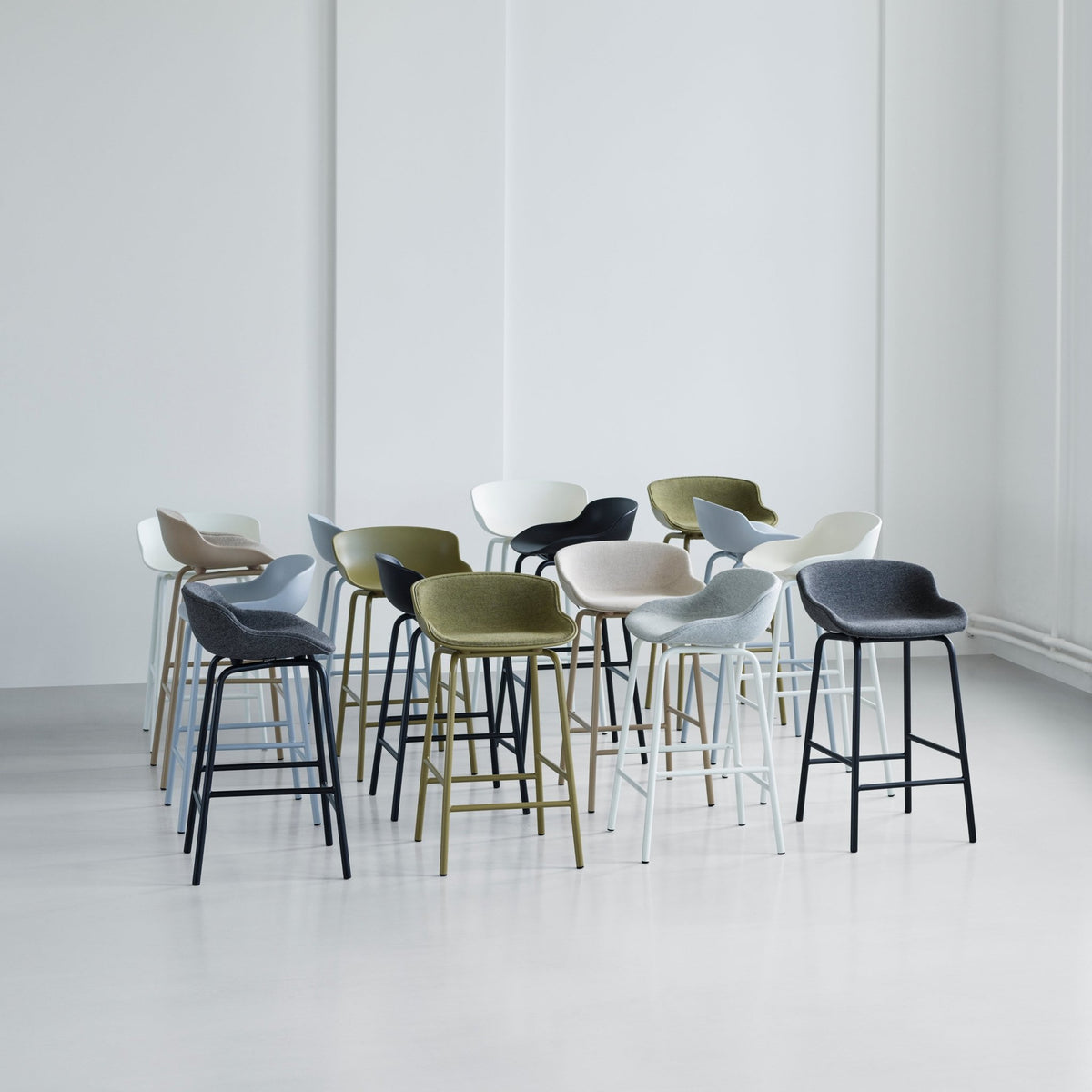 Tabouret de bar en acier et pp noir 75 cm Hyg - Normann Copenhagen - The Cool Republic