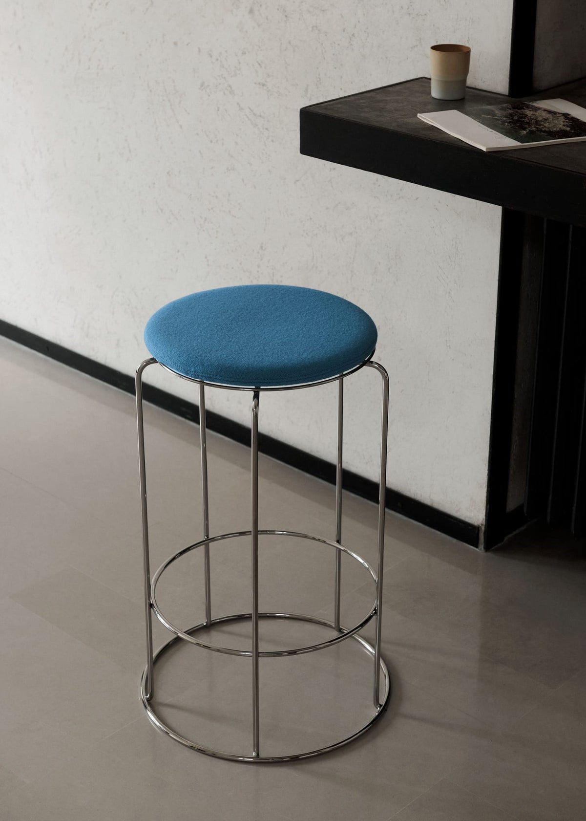 Tabouret de bar en acier poli miroir argenté 44x44x65cm Wire VP15 - &tradition — vue 7