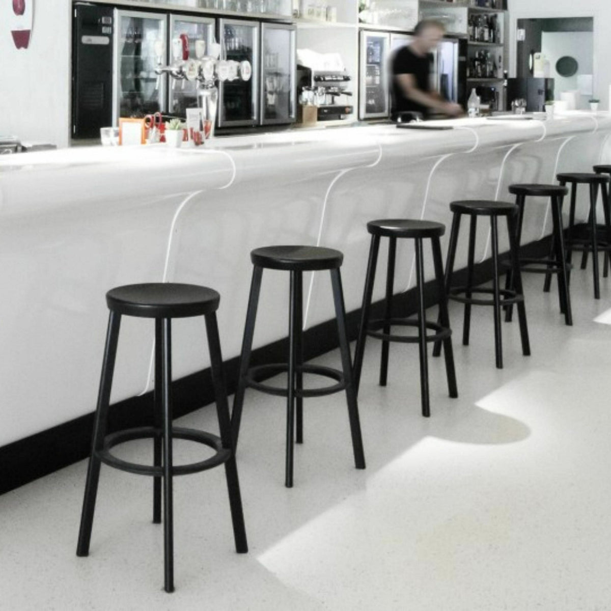 Tabouret de bar en aluminium noir 76 cm Deja-vu - Magis - The Cool Republic