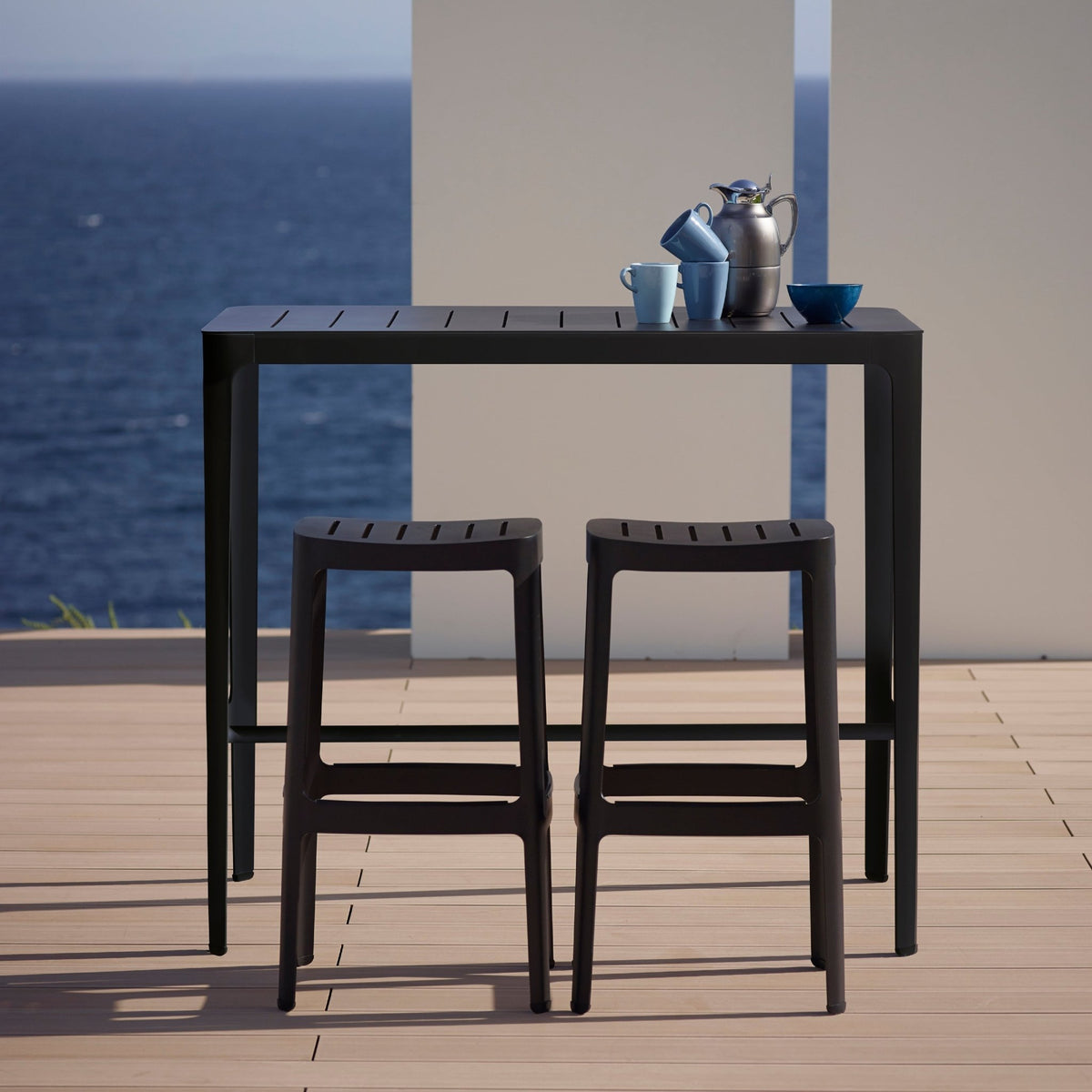 Tabouret de bar en aluminium noir Cut - Cane-Line - The Cool Republic