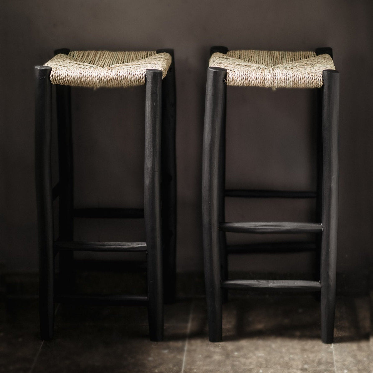 Tabouret de bar en bois noir 35x70 cm - Cosydar - The Cool Republic