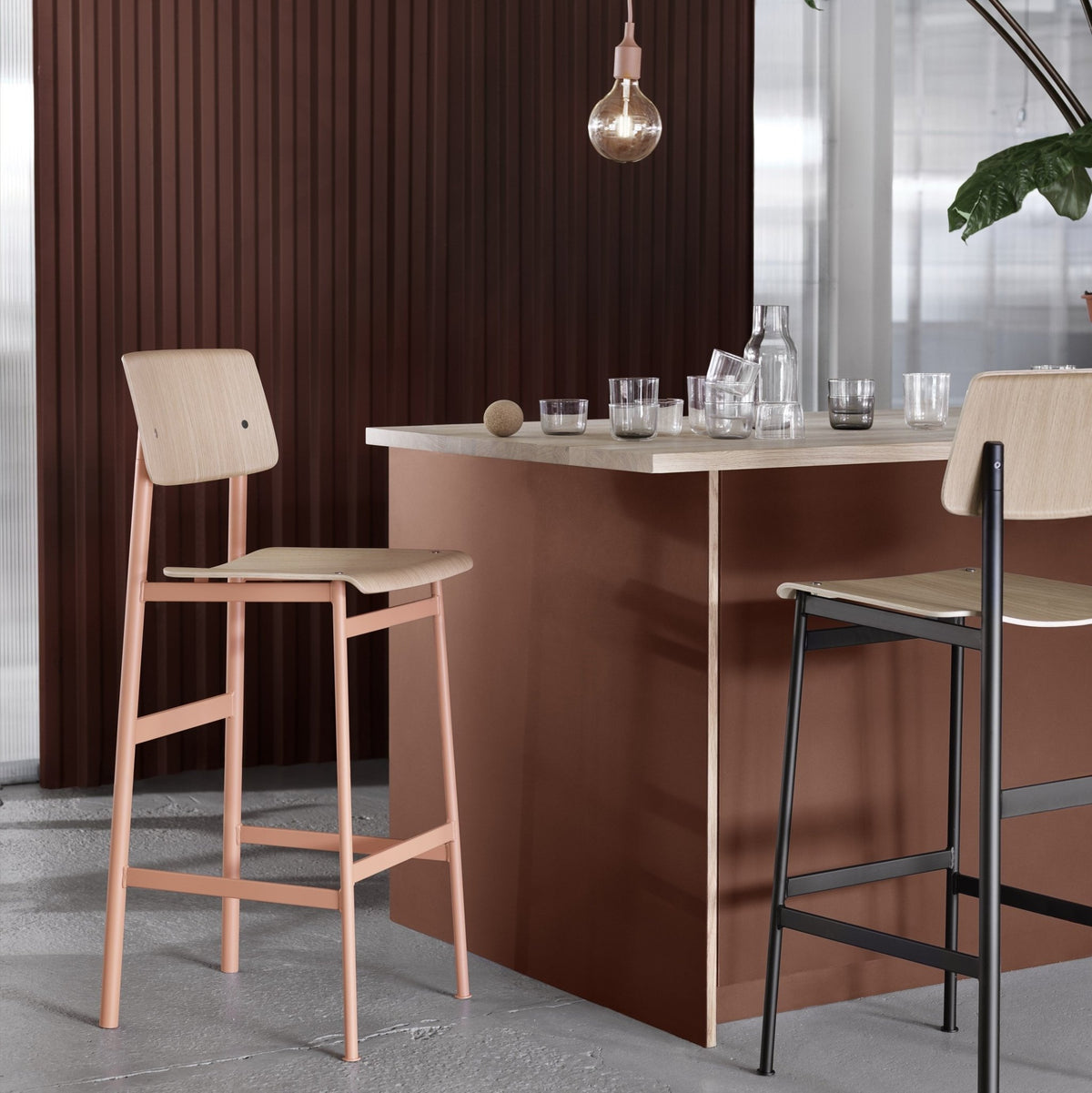 Tabouret de bar en chêne et gris vert 75 cm Loft - Muuto - The Cool Republic