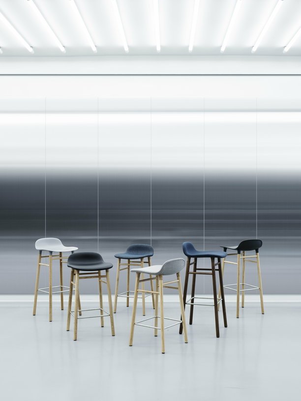 Tabouret de bar en chêne naturel et pp blanc 65 cm Form - Normann Copenhagen - The Cool Republic
