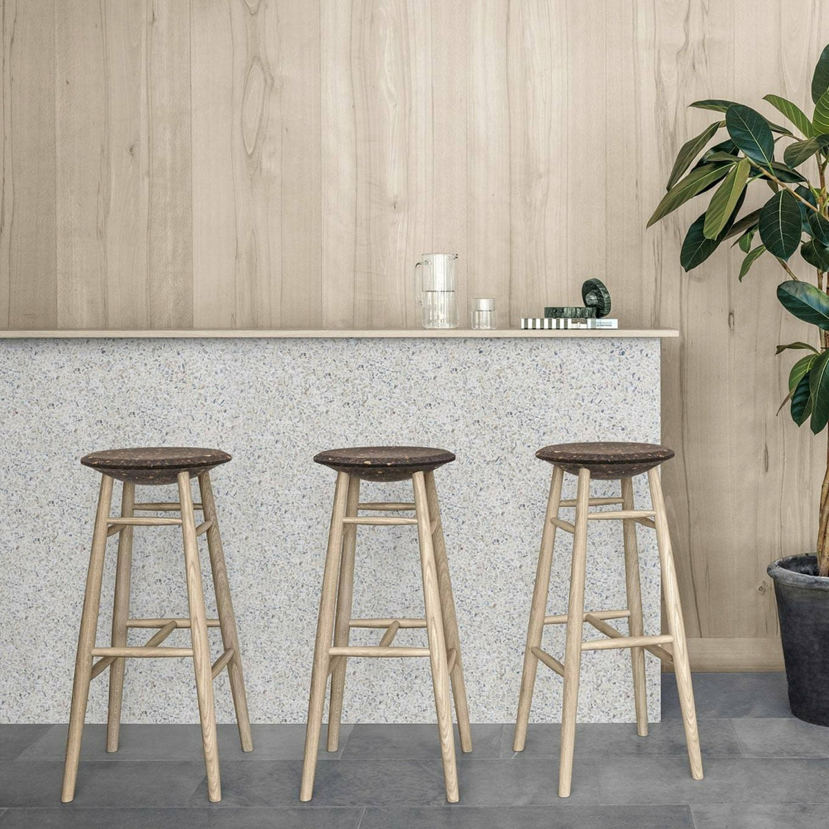 Tabouret de bar en liège clair et bois noir Drifted - Hem - The Cool Republic