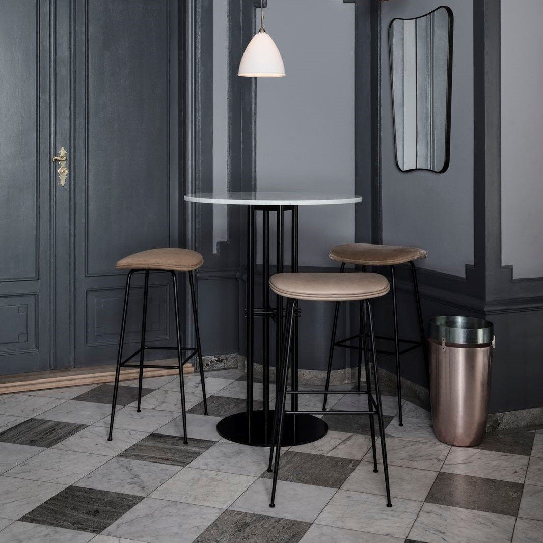 Tabouret de bar en métal noir et cuir nubuck Beetle - Gubi - The Cool Republic