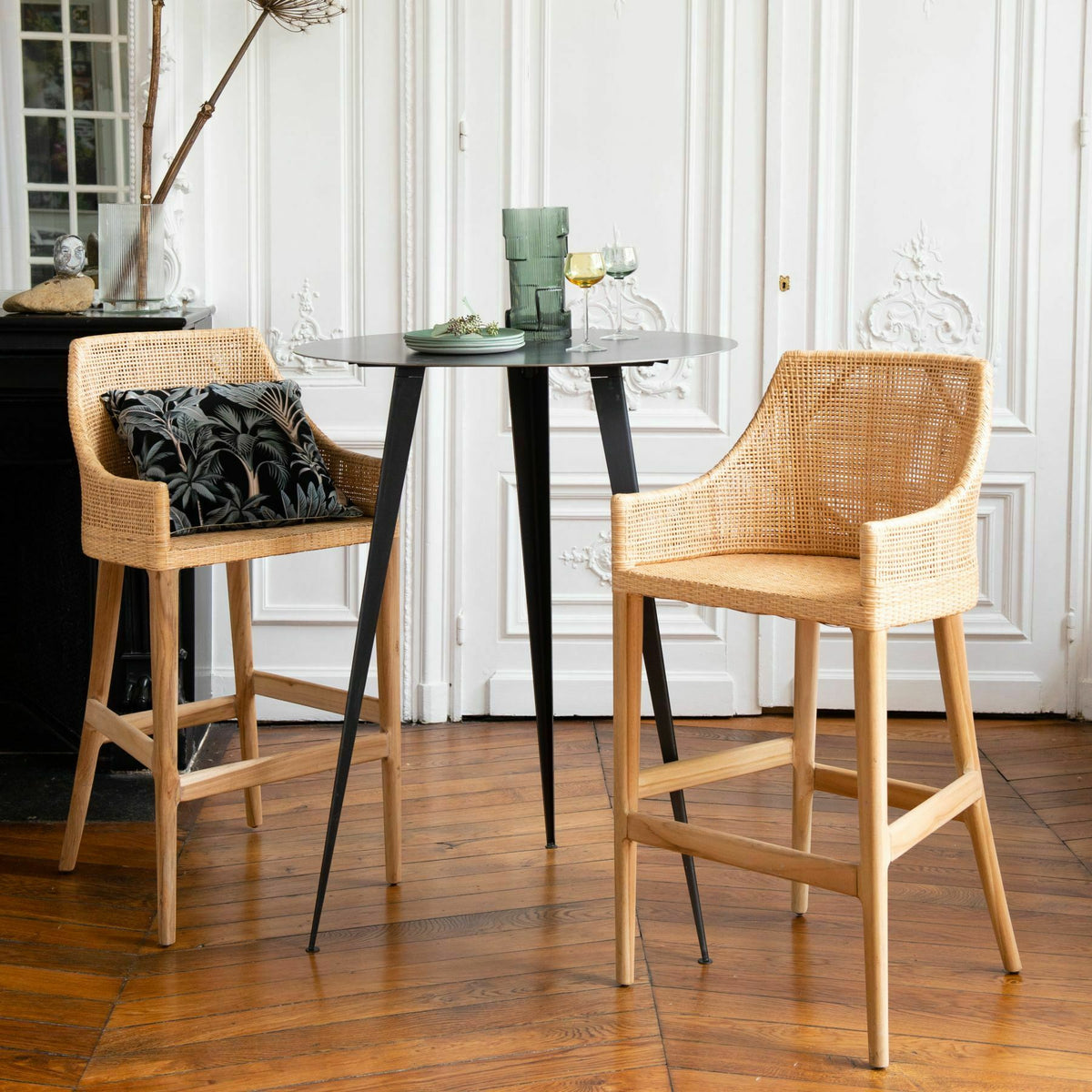 Tabouret de bar en rotin naturel piétement teck Saïgon - KOK - The Cool Republic