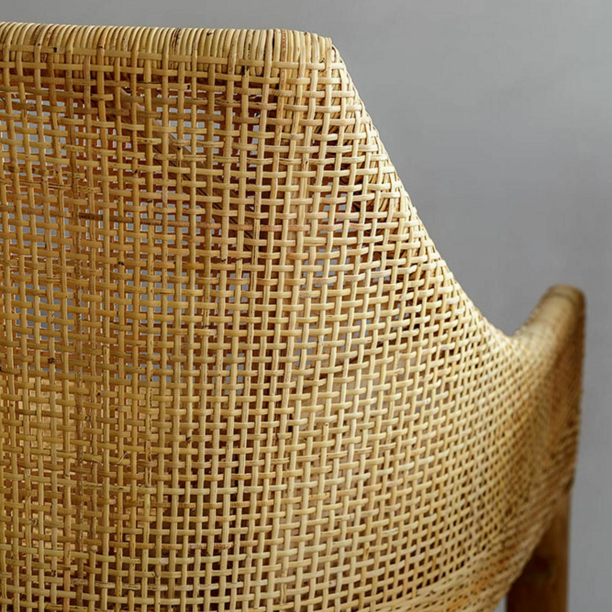 Tabouret de bar en rotin naturel piétement teck Saïgon - KOK - The Cool Republic