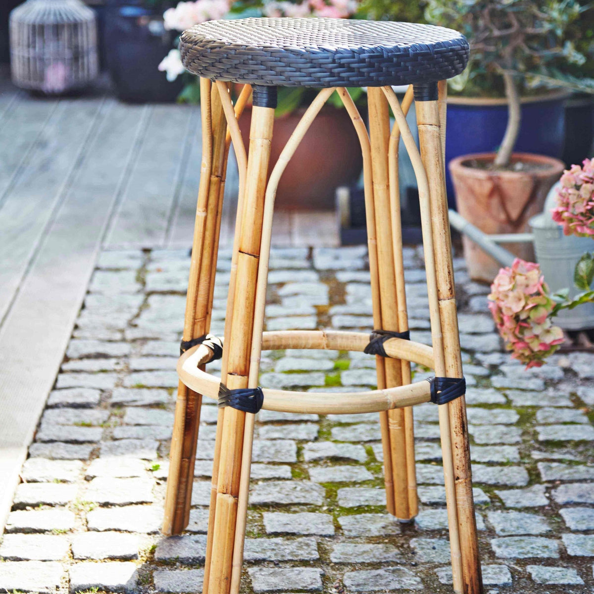 Tabouret de bar en rotin noir 78 cm Simone - Sika Design - The Cool Republic