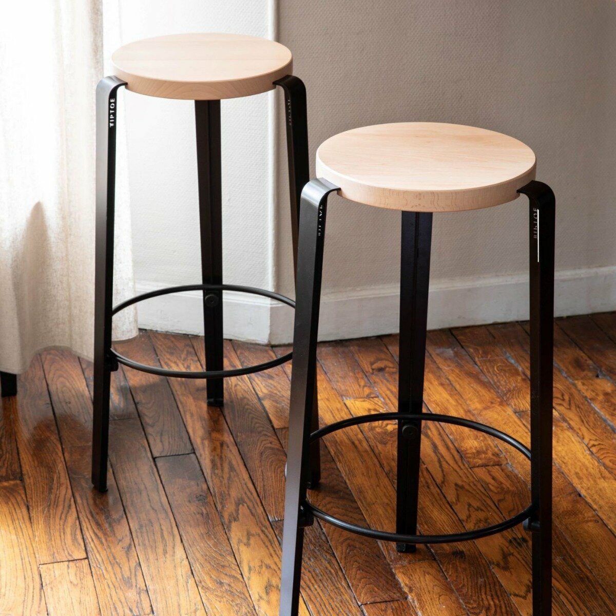 Tabouret de bar hêtre noir graphite BIG LOU - TIPTOE - The Cool Republic
