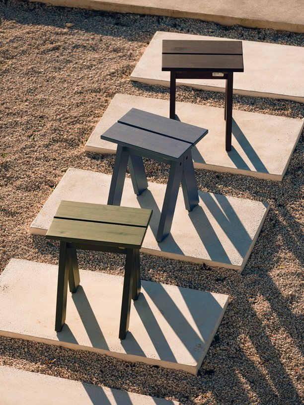 Tabouret de jardin en bois de pin massif bleu givré 40x40x44cm Navo - noo.ma - The Cool Republic