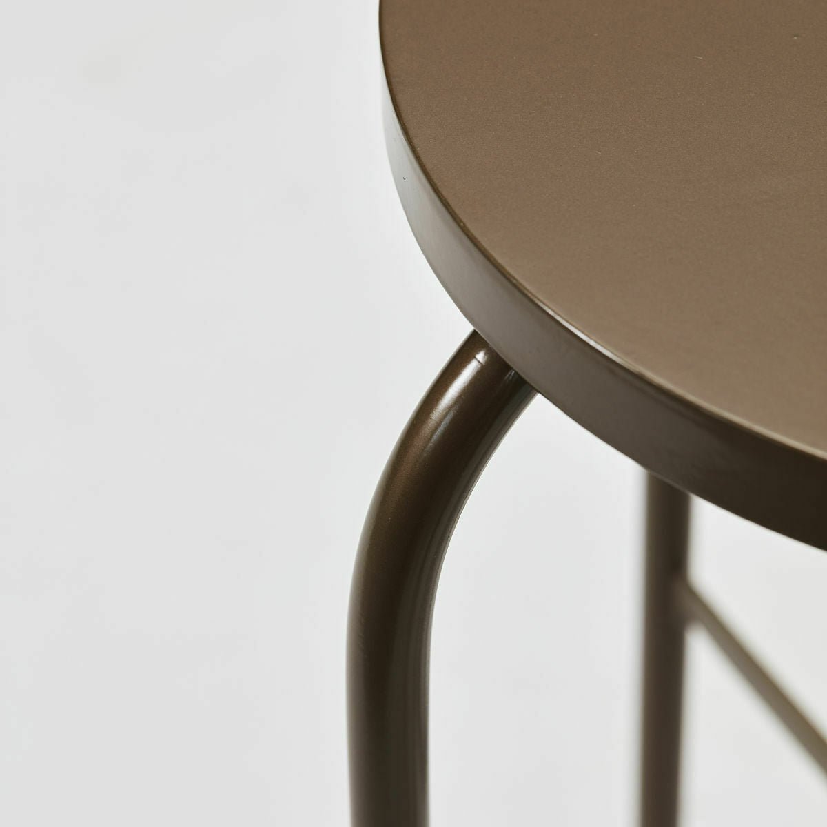 Tabouret en acier brun doré Shaker - House Doctor - The Cool Republic