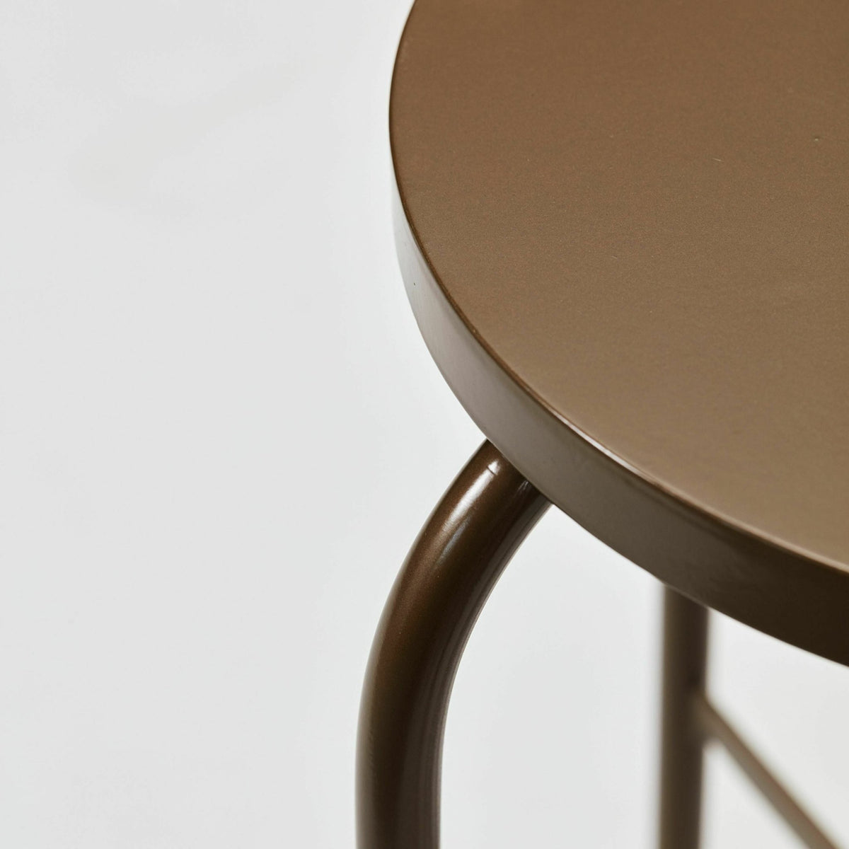 Tabouret en acier brun doré Shaker - House Doctor - The Cool Republic