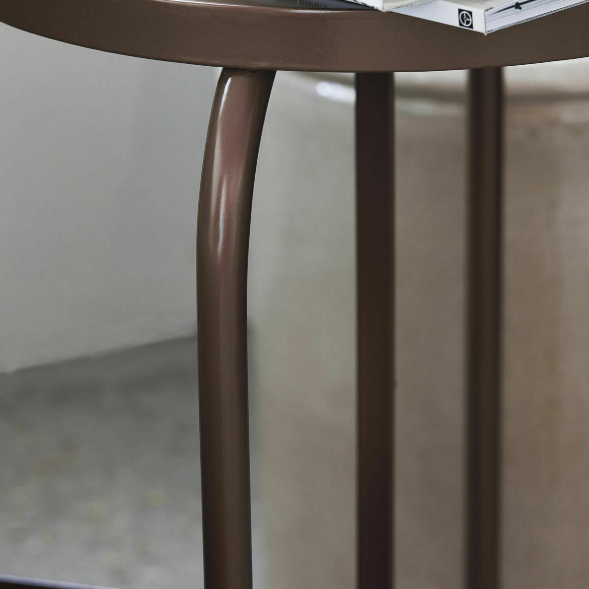 Tabouret en acier brun doré Shaker - House Doctor - The Cool Republic